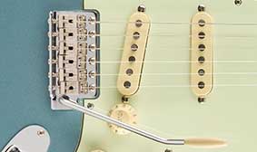 VINTAGE-STYLE SYNCHRONIZED TREMOLO