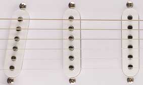 SQUIER SINGLE-COIL PICKUPS