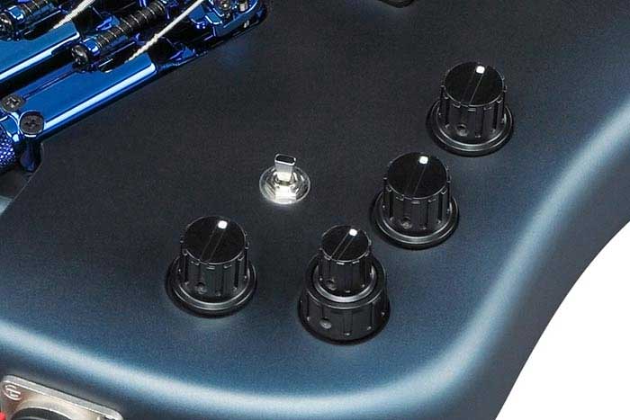 Fishman® 3-band EQ w/Single Coil Mode switch (push/pull), 3-way Voice Select switch