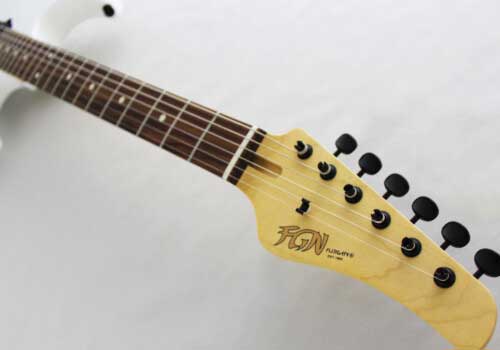 Vintage style GOTOH tuners.