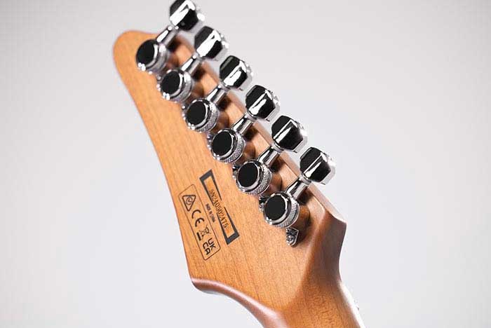 Locking machine heads