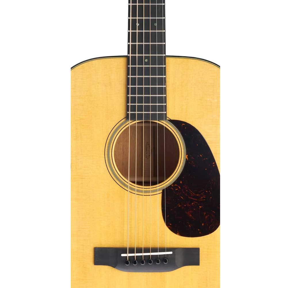 Martin D-18 Natural with Aging Toner Standard series Acoustic Guitar with hardcase 10Y25D18 Martin D-18 Natural with Aging Toner Standard series Acoustic Guitar with hardcase 10Y25D18