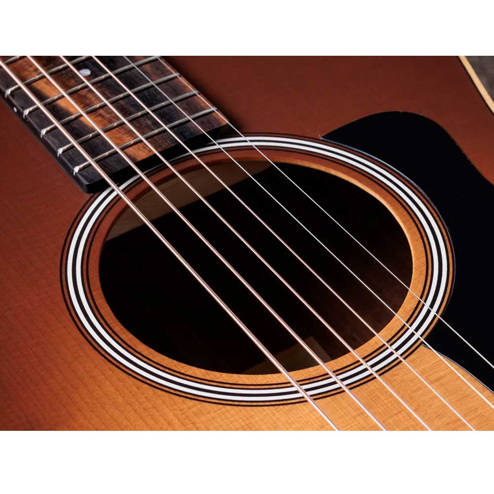 Taylor GS Mini-e Special Edition Honeyburst ES-B electronics Electro Acoustic Guitar with structured gig bag Taylor GS Mini-e Special Edition Honeyburst ES-B electronics Electro Acoustic Guitar with structured gig bag