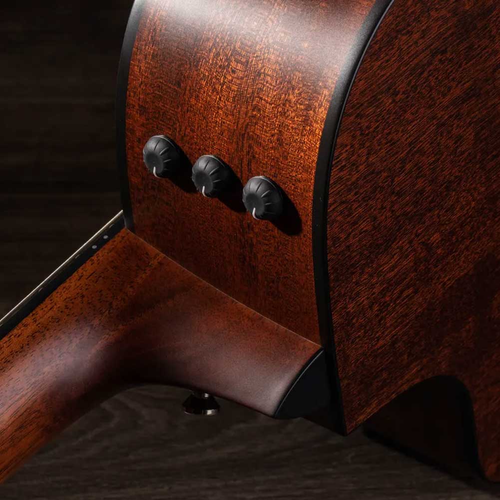 Taylor 312ce-N Natural Grand Concert Cutaway ES-N pickup Nylon Electro Acoustic Guitar with hardshell case Taylor 312ce-N Natural Grand Concert Cutaway ES-N pickup Nylon Electro Acoustic Guitar with hardshell case