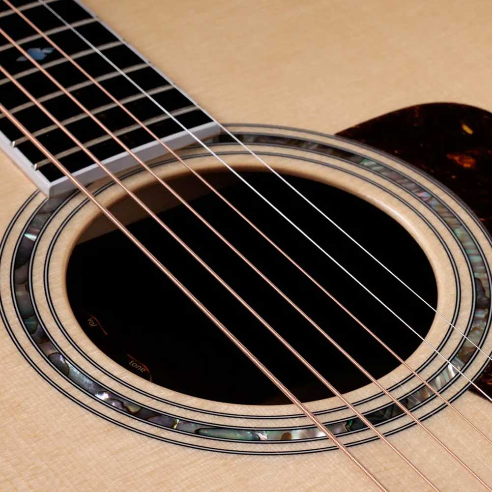 Taylor 815e Legacy Natural LR Baggs Element VTC electronics Electro Acoustic Guitar with Deluxe Hard Shell Case Taylor 815e Legacy Natural LR Baggs Element VTC electronics Electro Acoustic Guitar with Deluxe Hard Shell Case